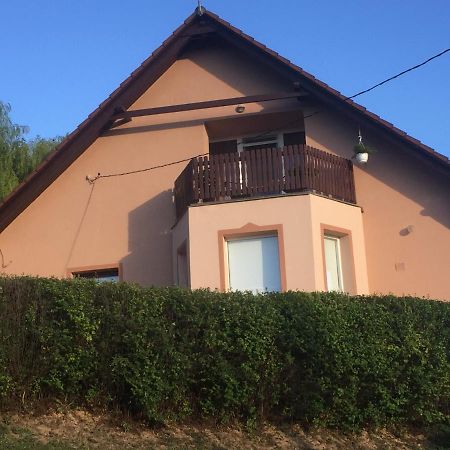 Baranya Apartman Áta エクステリア 写真